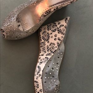 Feel like the Queen you are!